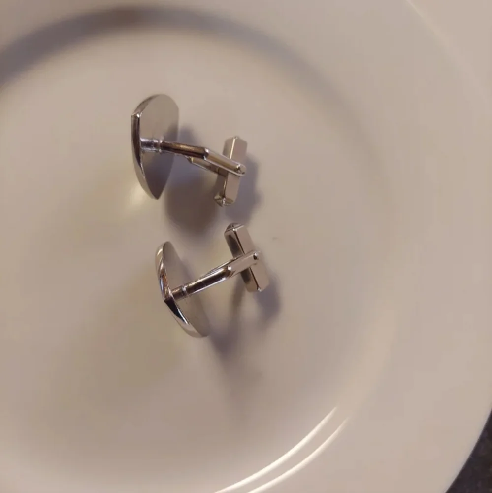 VINTAGE SWANK SILVERTONE & BLACK CHEVRON CUFFLINKS 4TH GEN OWNED EUC LIKE NEW!